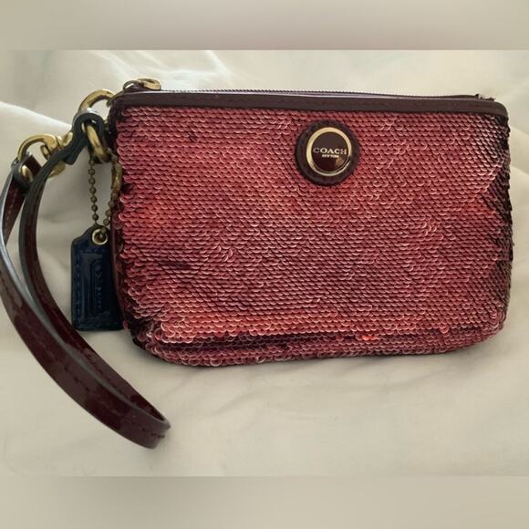 Coach Poppy RARE Red Sequin & Leather Wristlet F48429 EUC MSRP $198 - Picture 2 of 9